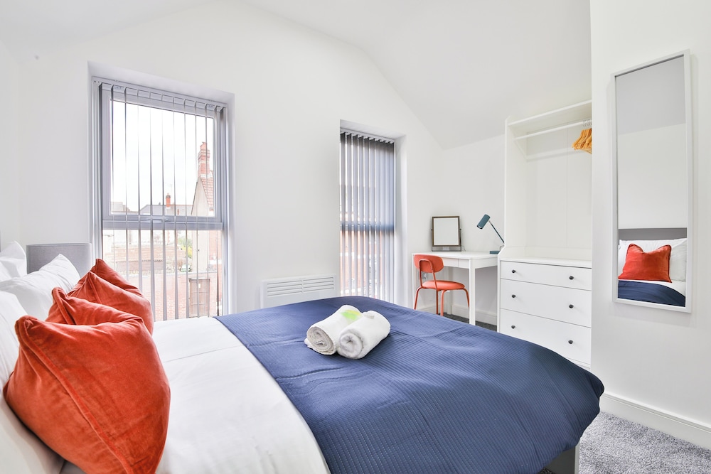 Modern 2 Bed House - Sleeps 4