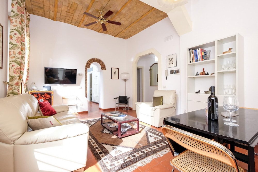 Trastevere Charming Retreat on Cobblestone Street