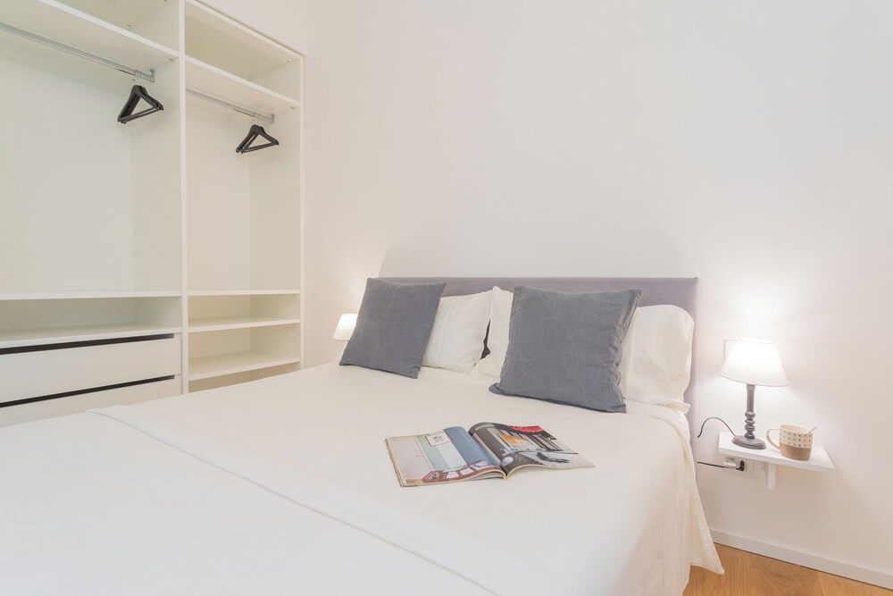 A Step From the Lake Apartment by Rent all Como