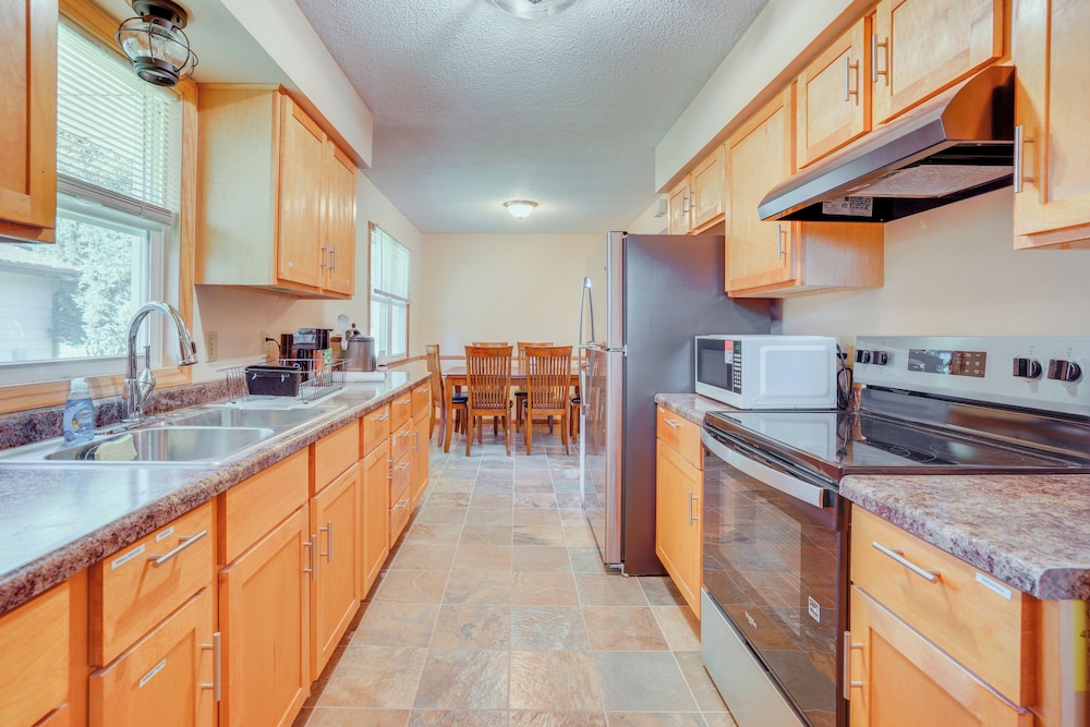 10 Mi to Downtown: Group Getaway in Minneapolis