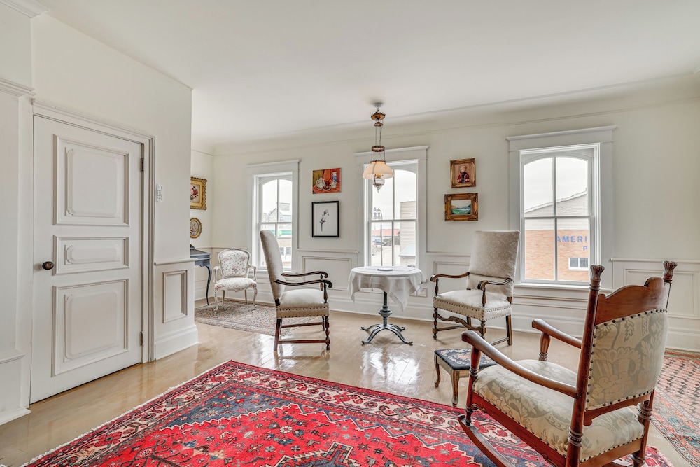 Walkable Main Street Location: Spring Grove Apt