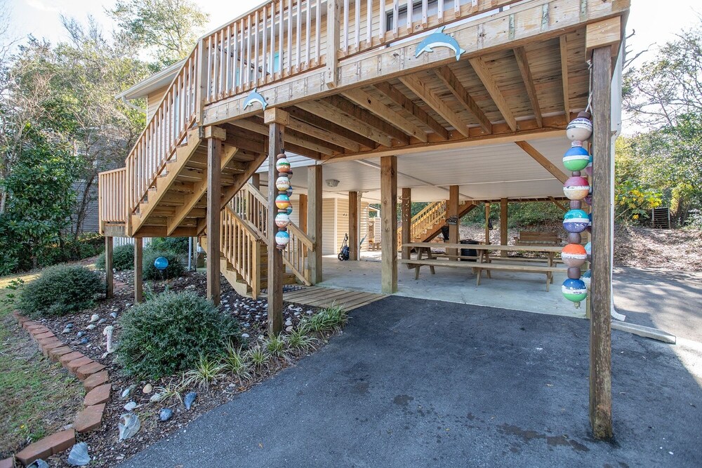 Close Enough 3 Bedroom Home by RedAwning view 4