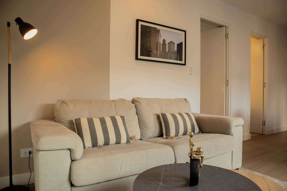 w Astounding 1BR in San Isidro