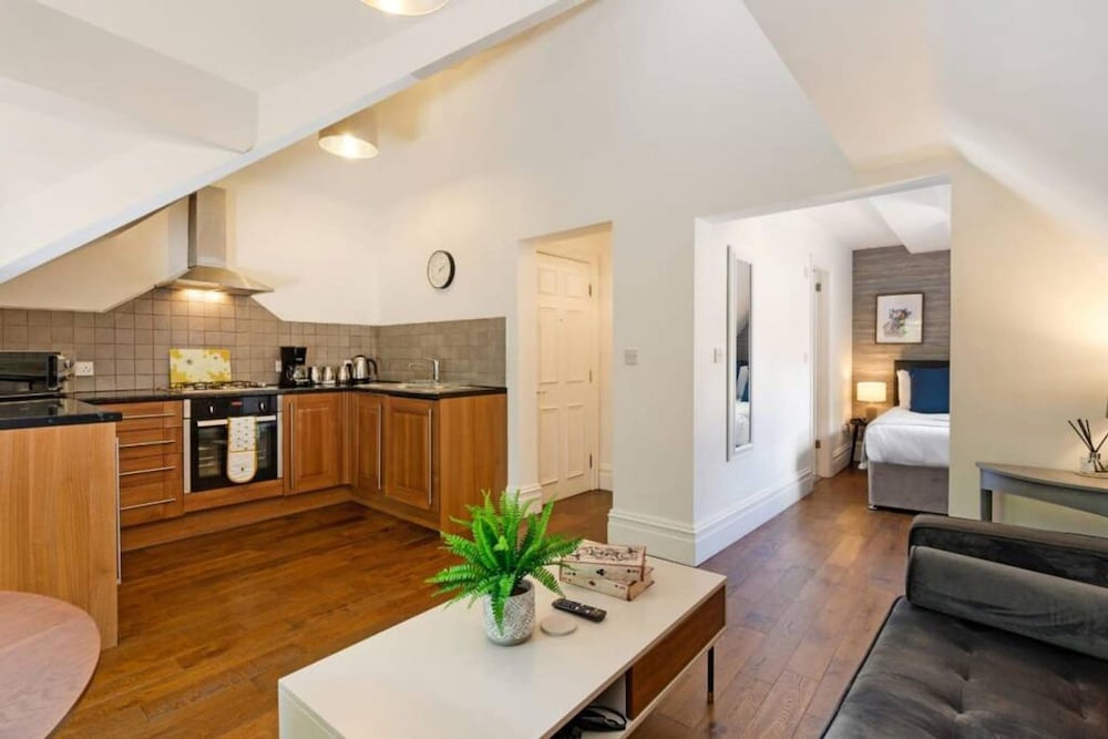 Host Apartments Kensington Quarters III