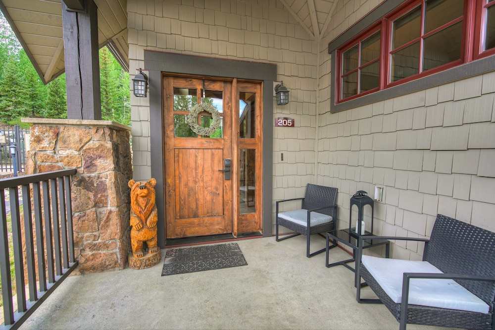 Private Townhome Close To Ski Back And Hot Tub 3 Bedroom Townhouse