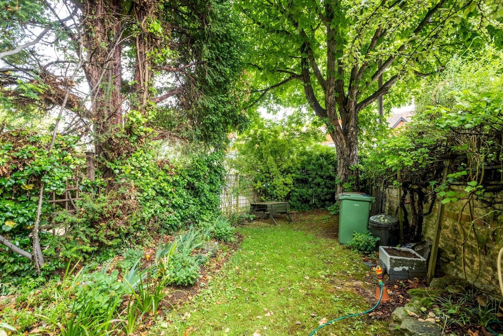 Oxford Vacations - The Summertown Studio 1 Bedroom Kitchenette - Property Image 4