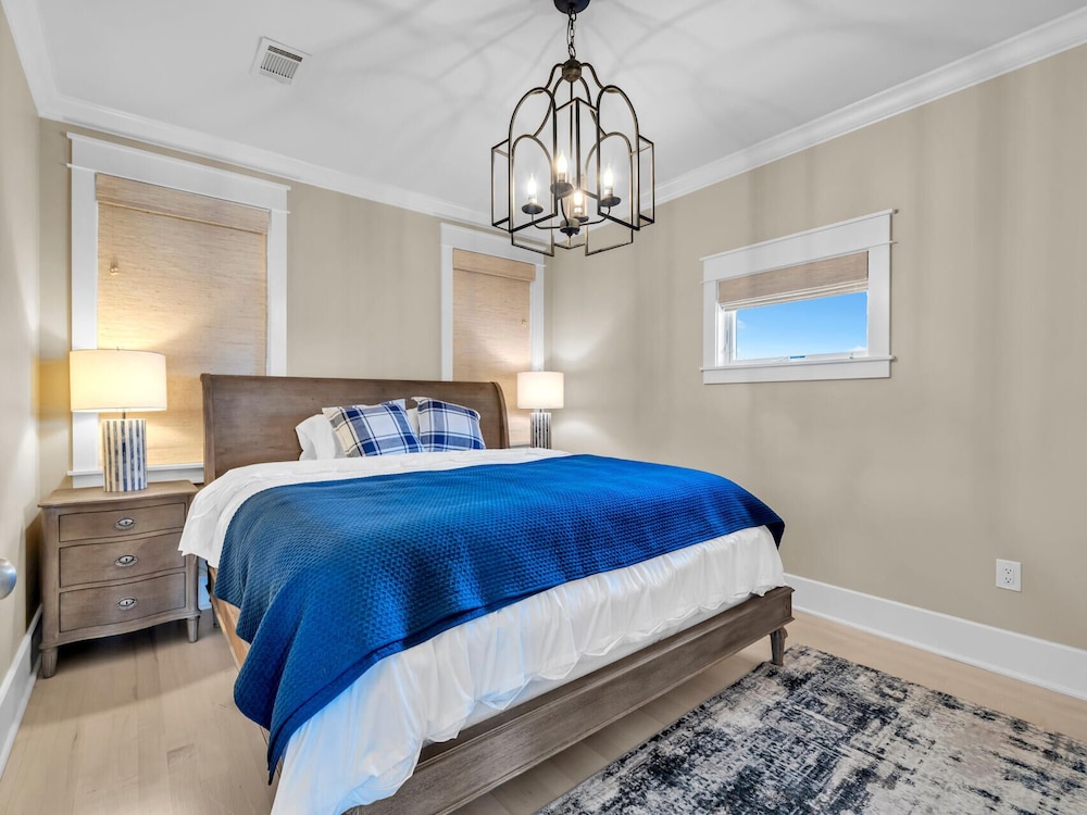 4BR Beachfront Home With Hot tub & Private Beach Access!