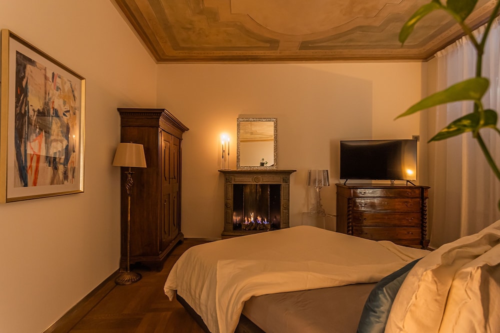 Rovelli 41 in Como With 2 Bedrooms and 3 Bathrooms