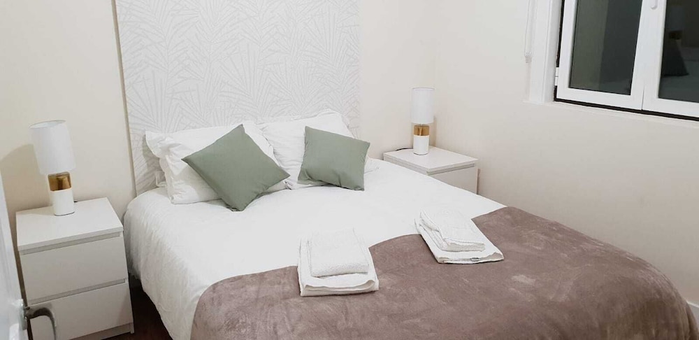 Apartment with Balcony in the Heart of Lisbon view 2