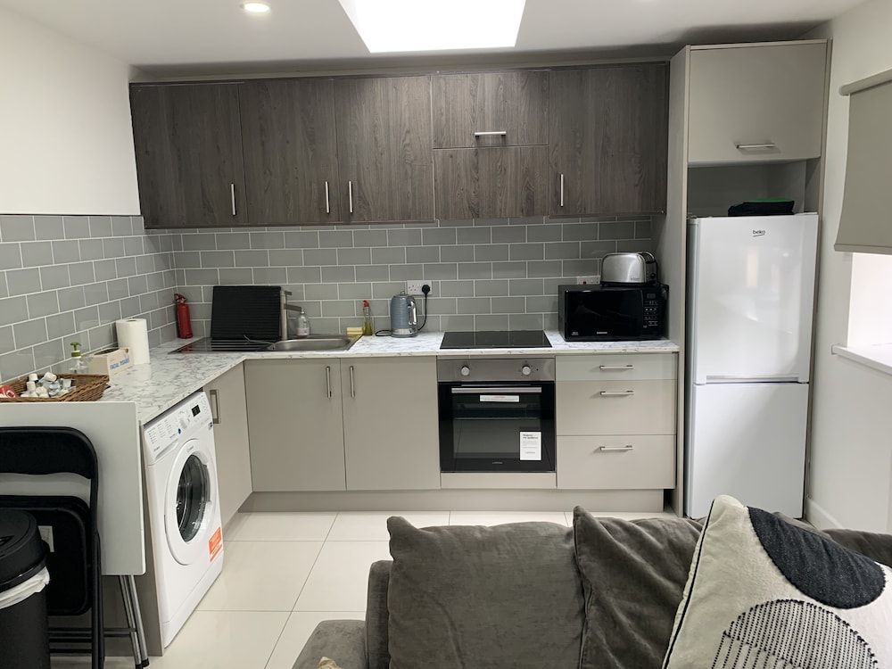 1bed Bungalow in the Heart of Moseley view 3