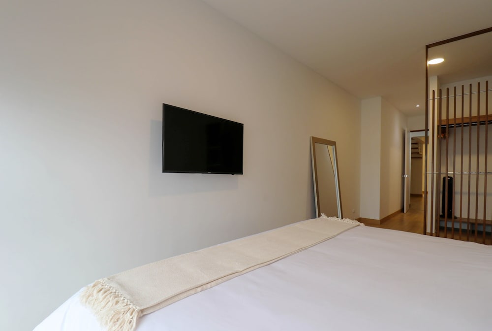 Elegant 3BR Duplex With Balcony in Miraflores