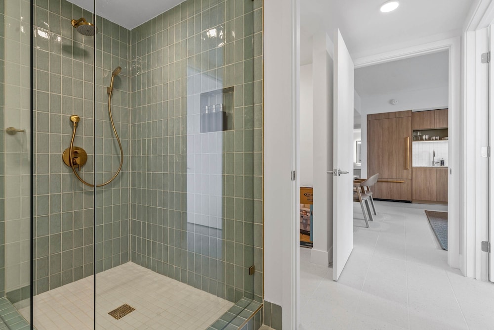 Bayside Breeze Downtown Luxury Tower Pool Gym