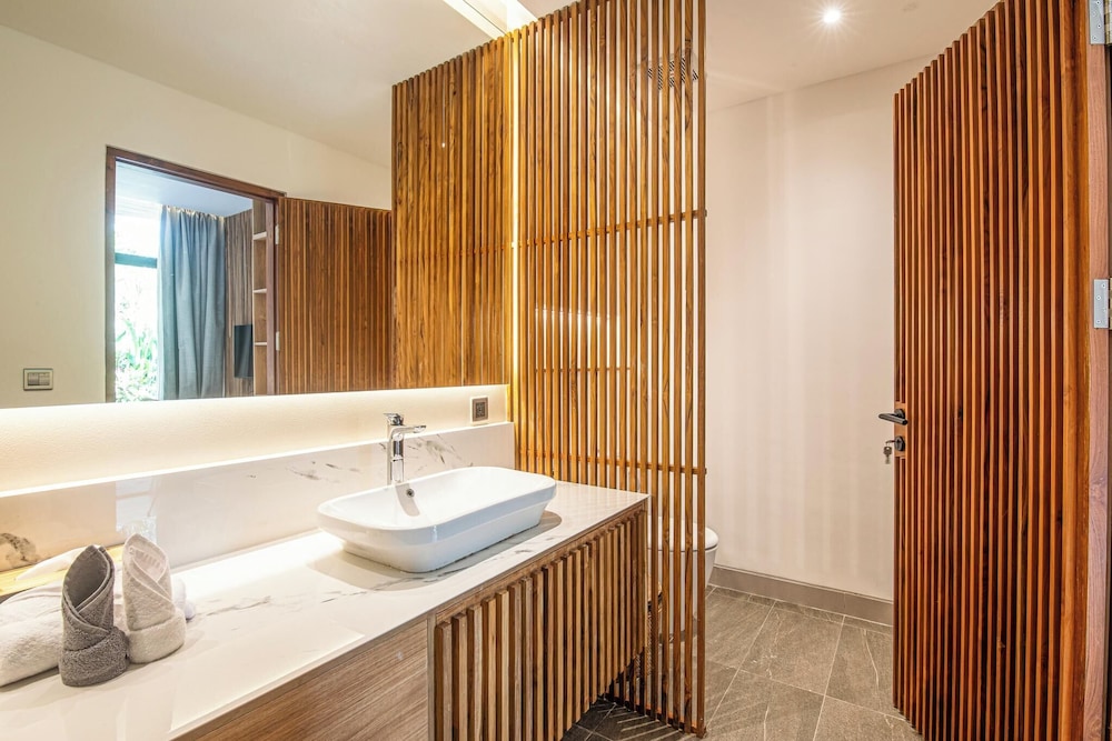 Elegant 6BR Canggu Retreat Just 400m to the Ocean