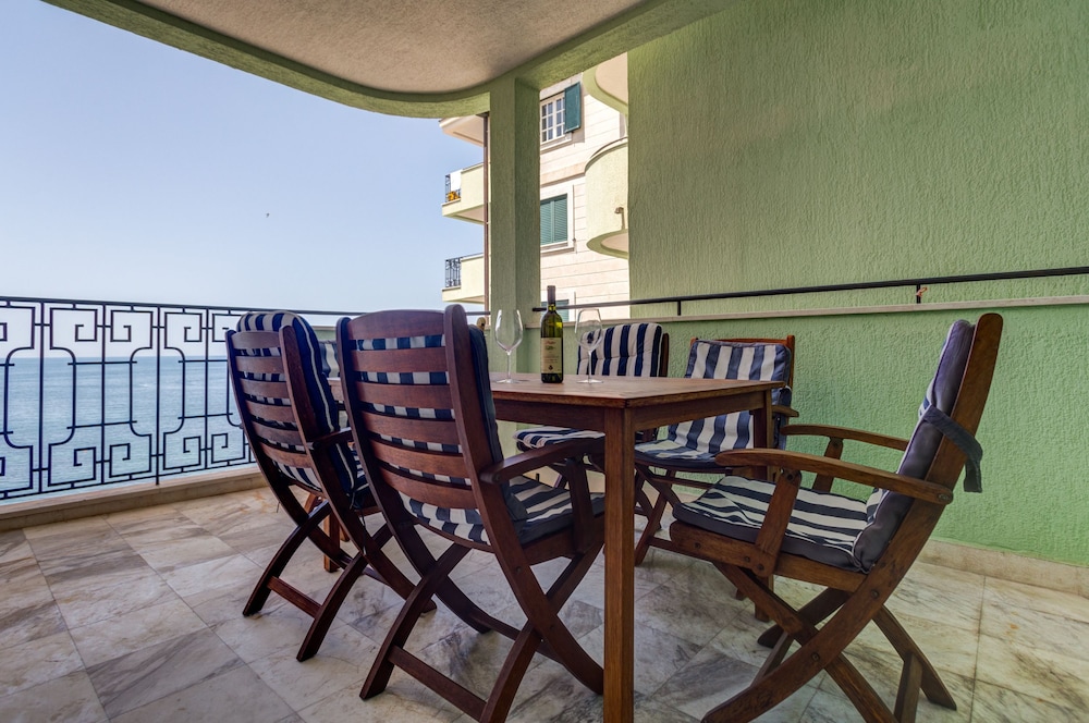 Montesan Apartments photo 2