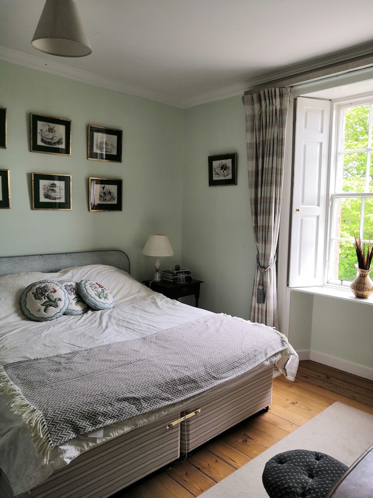 Beautiful 8-bed House in Angus view 4
