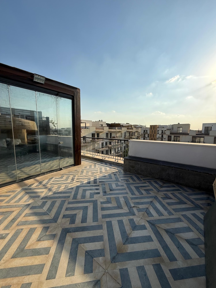 Modern Rooftop Apt with Private Terrace