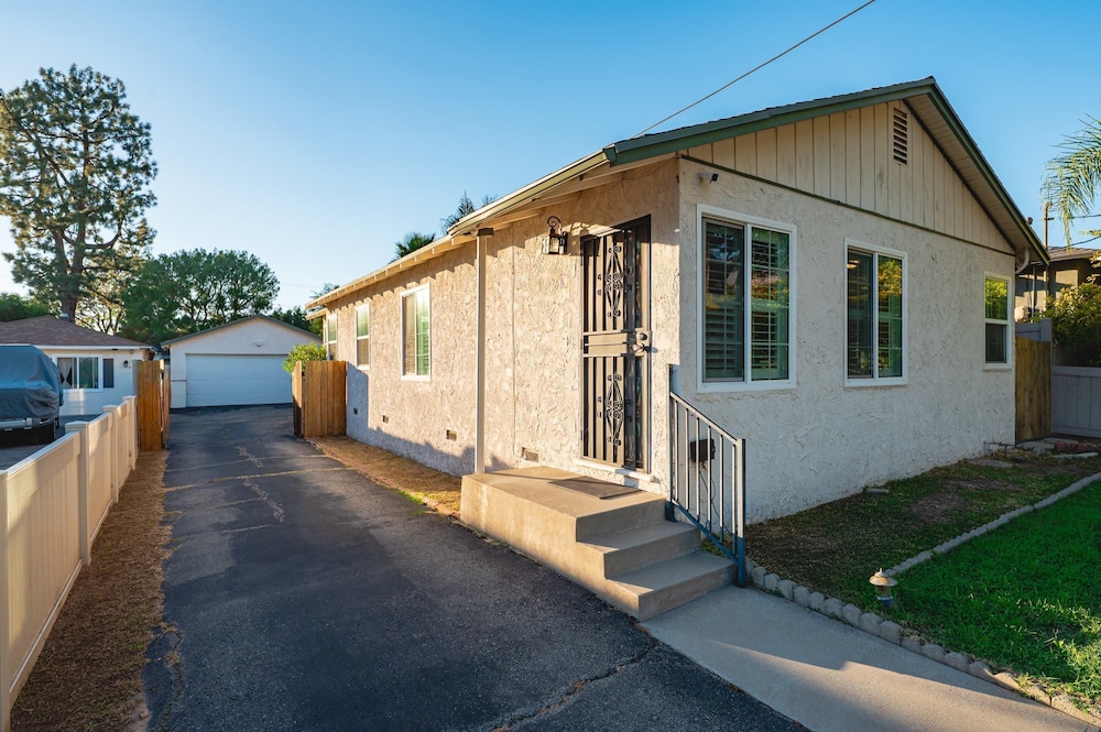 Cozy Pasadena Home Steps From Rose Bowl w Parking