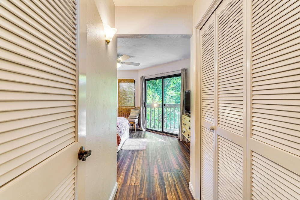 < 1 Mi to Magic Sands Beach: Condo w/ Pool Access!