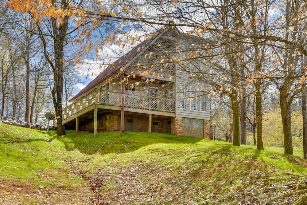 Peaceful Guntersville Cabin: Fire Pit, Near Lake! - Property Image 6