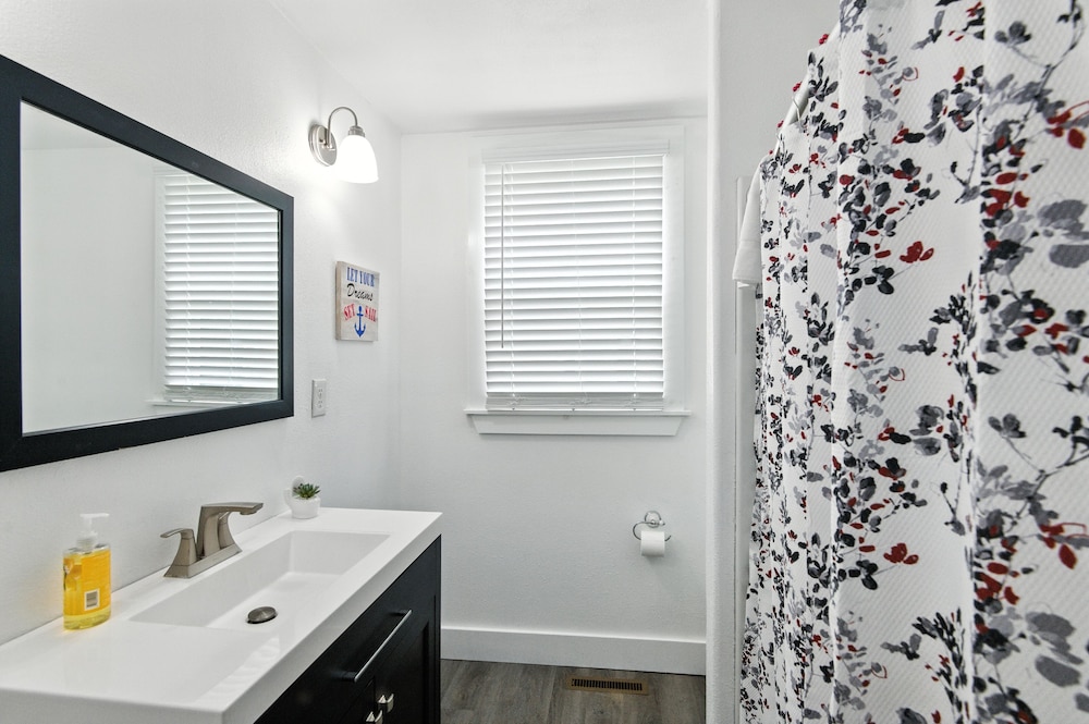 Historic Elegance In The Heart Of Elizabeth City 4 Bedroom Home