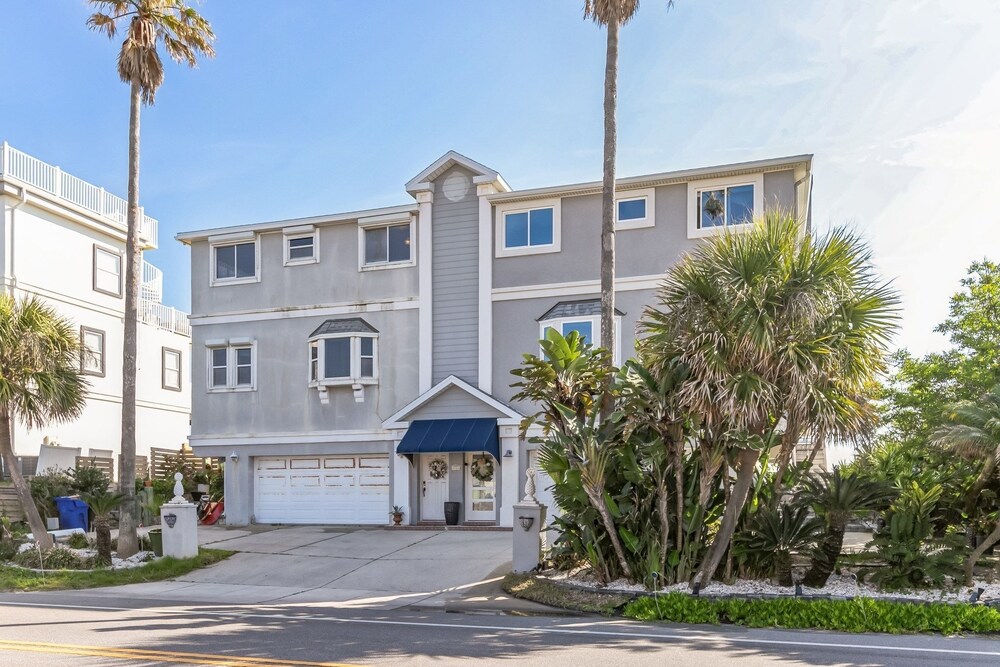 Breathtaking Beach Front House 3 Bedroom Home by RedAwning