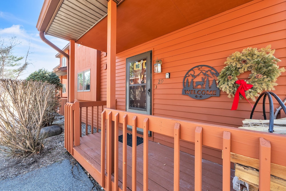 Fox Lair 29l - Cozy End Unit With Mountain Views 2 Bedroom Townhouse by The Summit at Gore Mountain
