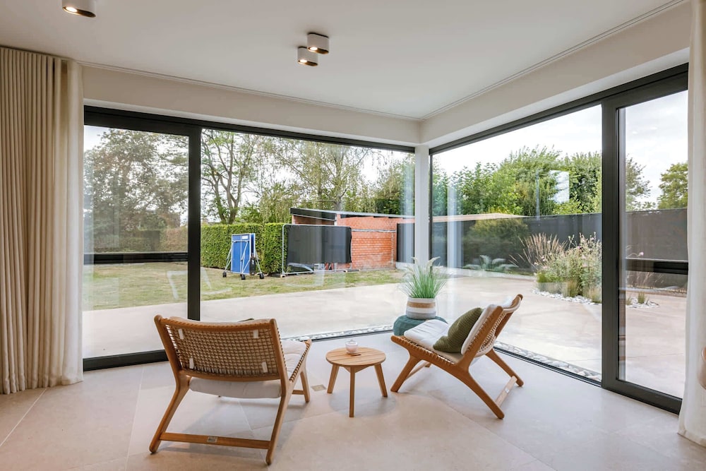 Charming Chic Stay With Garden Views Parking