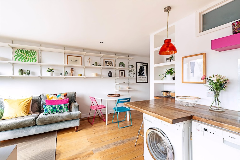 Bright Flat For 2 in Dartmouth Park