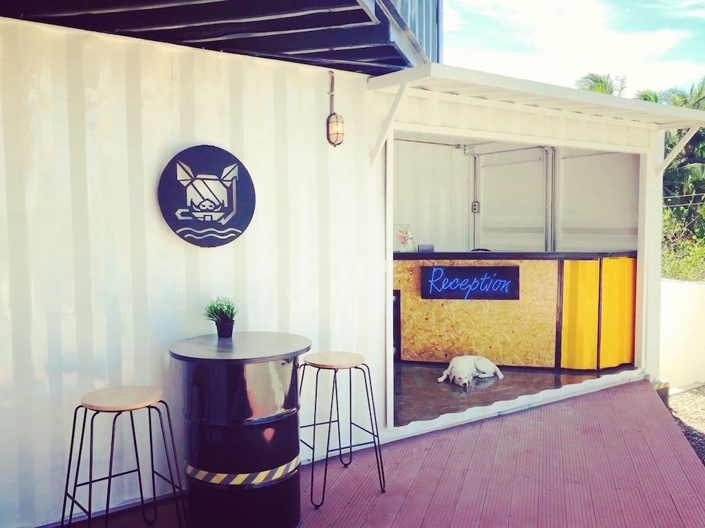 Pig Dive Hostel