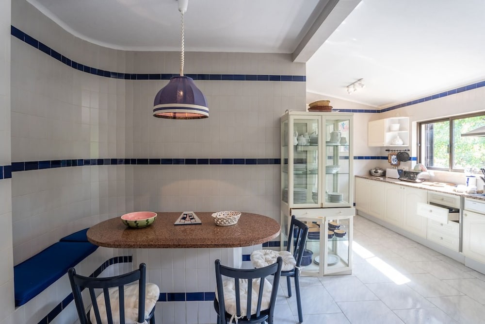 Joana Stunning Villa IS A 10 MIN Walk TO THE BEA