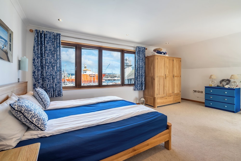 10 Maritime House