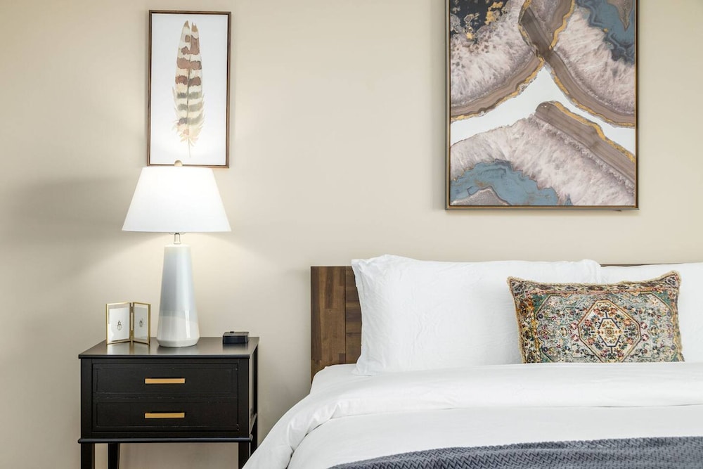 Long Stay 2BR Pet-friendly New Albany Area