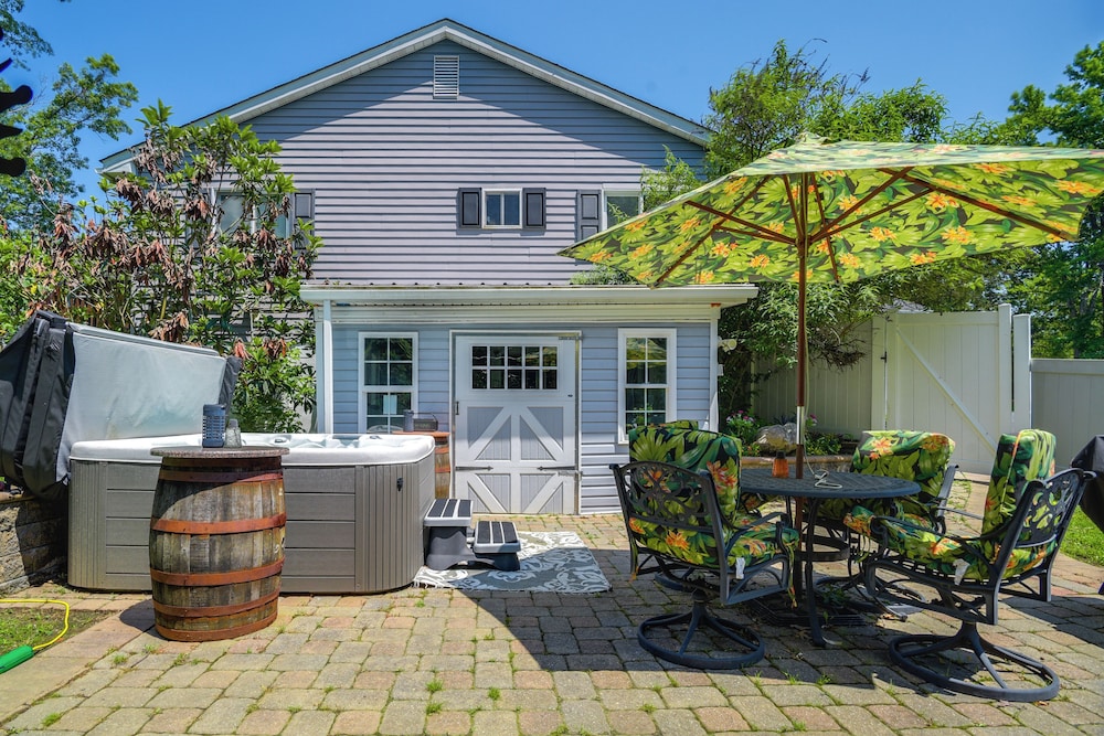Outdoor Oasis + Hot Tub: Maryland Home w/ Bar!