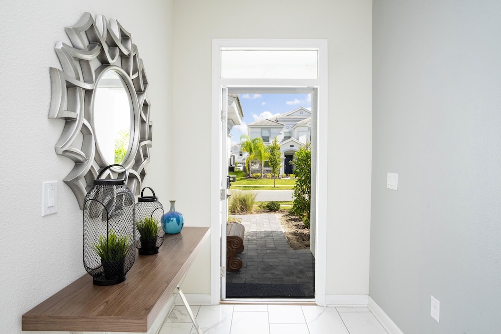 Luxurious Single Family Home w Pool Close to Disney 1568M - Image 1