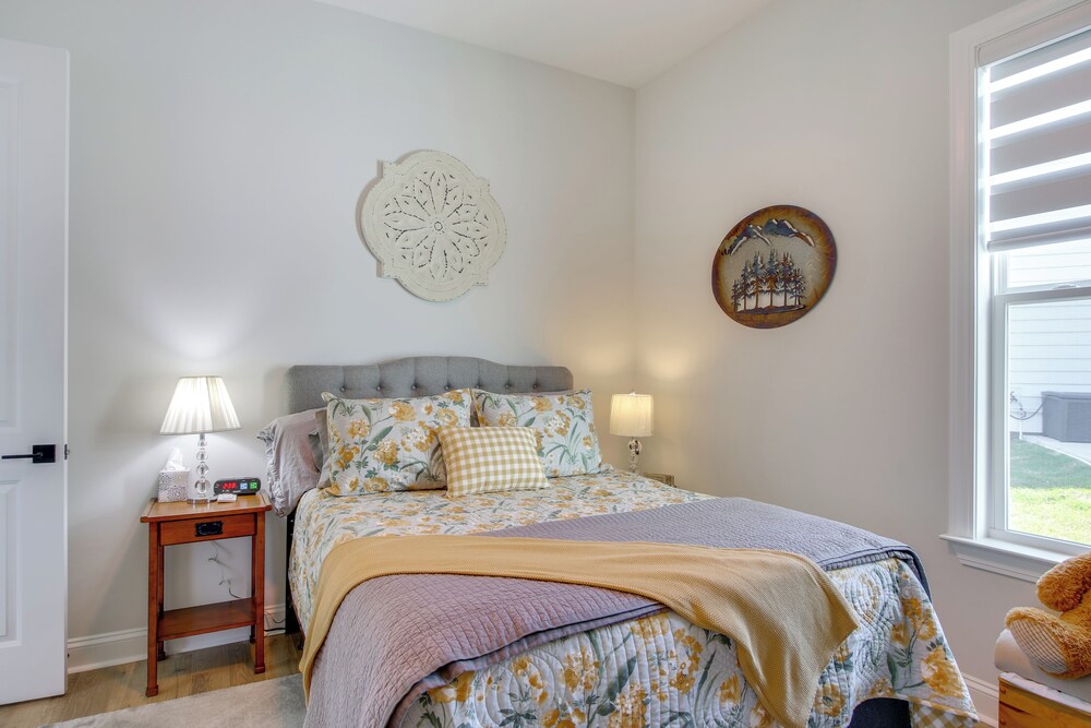 Walk to Marina: Lake Greenwood Retreat w/ Hot Tub