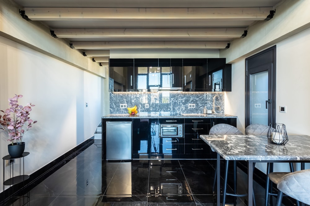Ventiri Lofts - Luxury Penthouse w Home Cinema