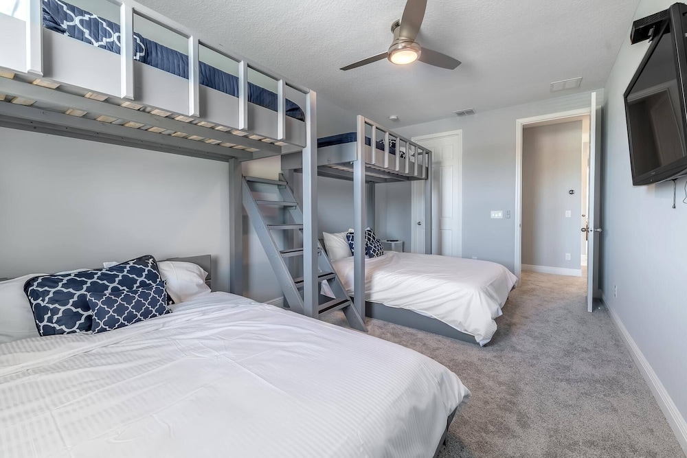 Home Near Disney Area-sleeps 14 Guest