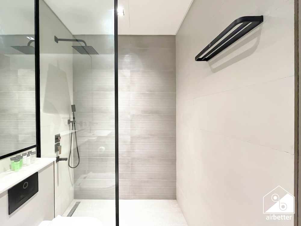 Exclusive 1BR Modern Comfort & Prime Location
