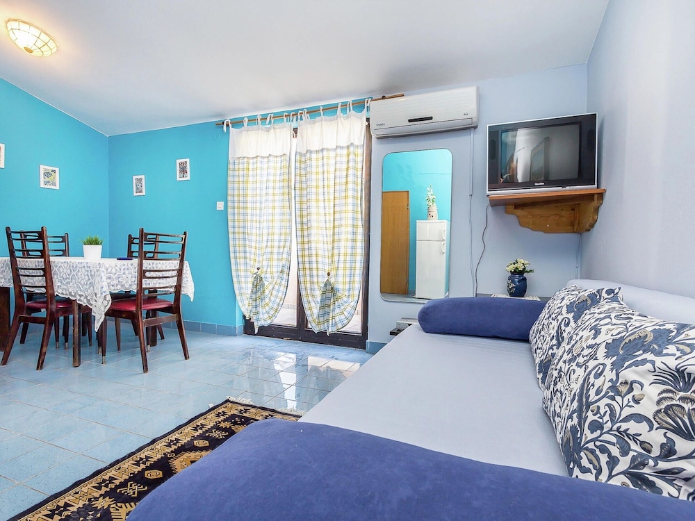 Apartment in Liznjan With Pool and Terrace view 2