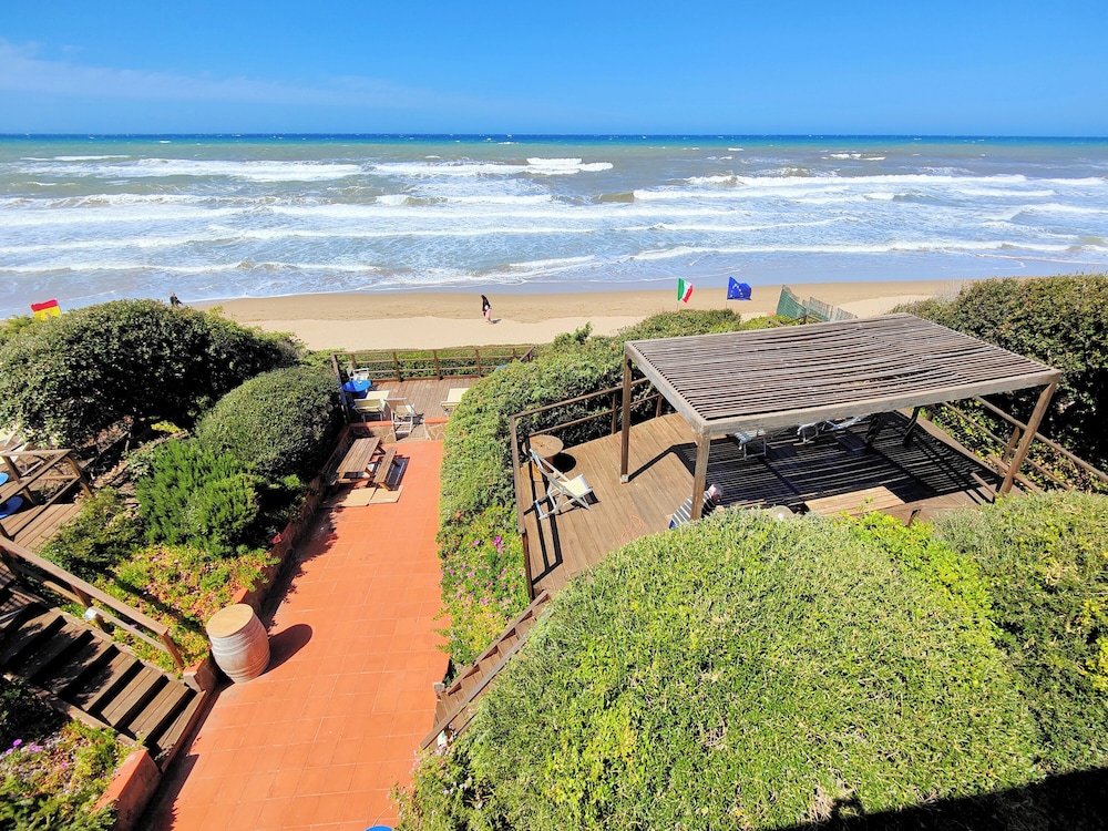 Sea view and ground floor Apartments le Dune