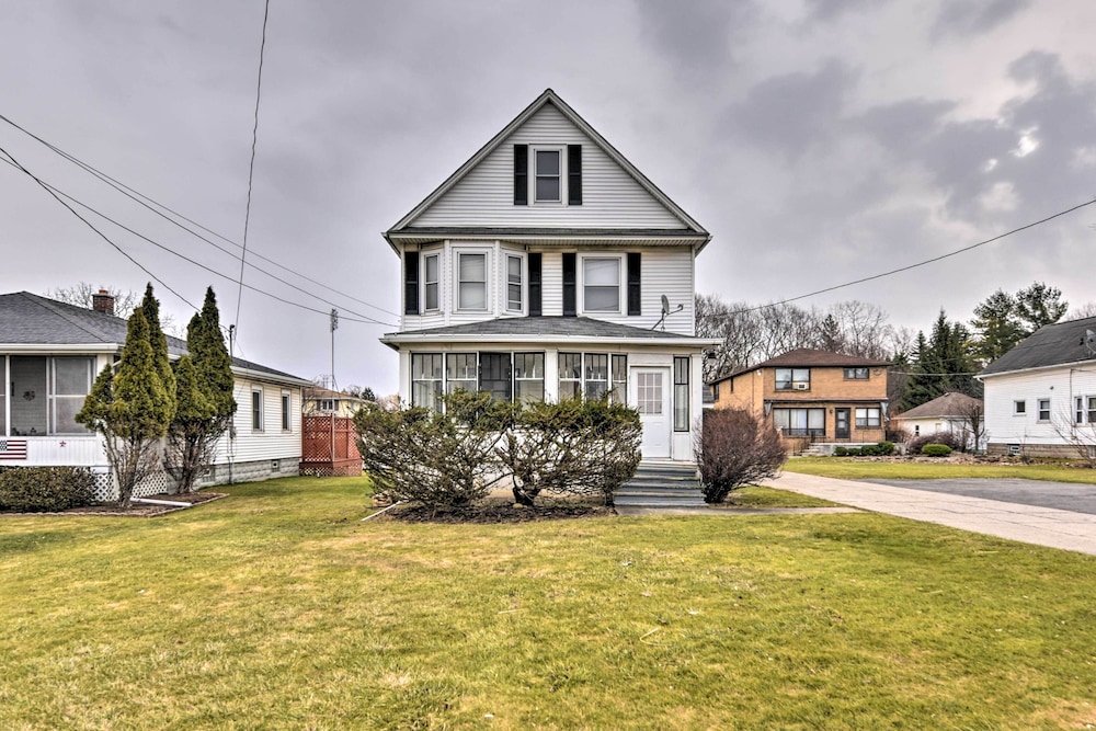 Buffalo Vacation Rental w/ Screened Porch view 3