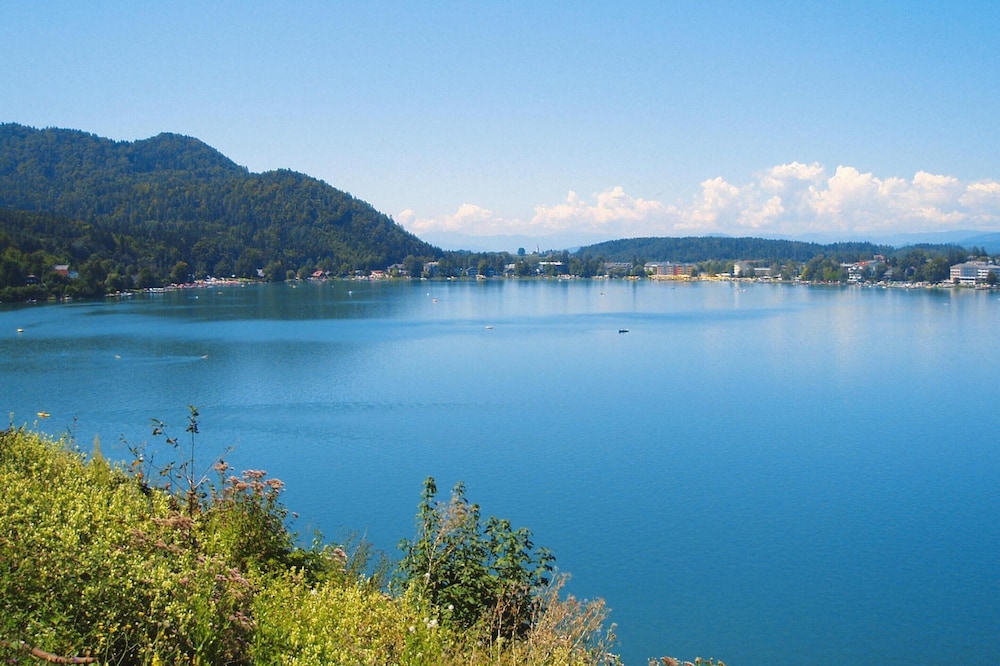 Bungalow on Lake Klopein With a Terrace