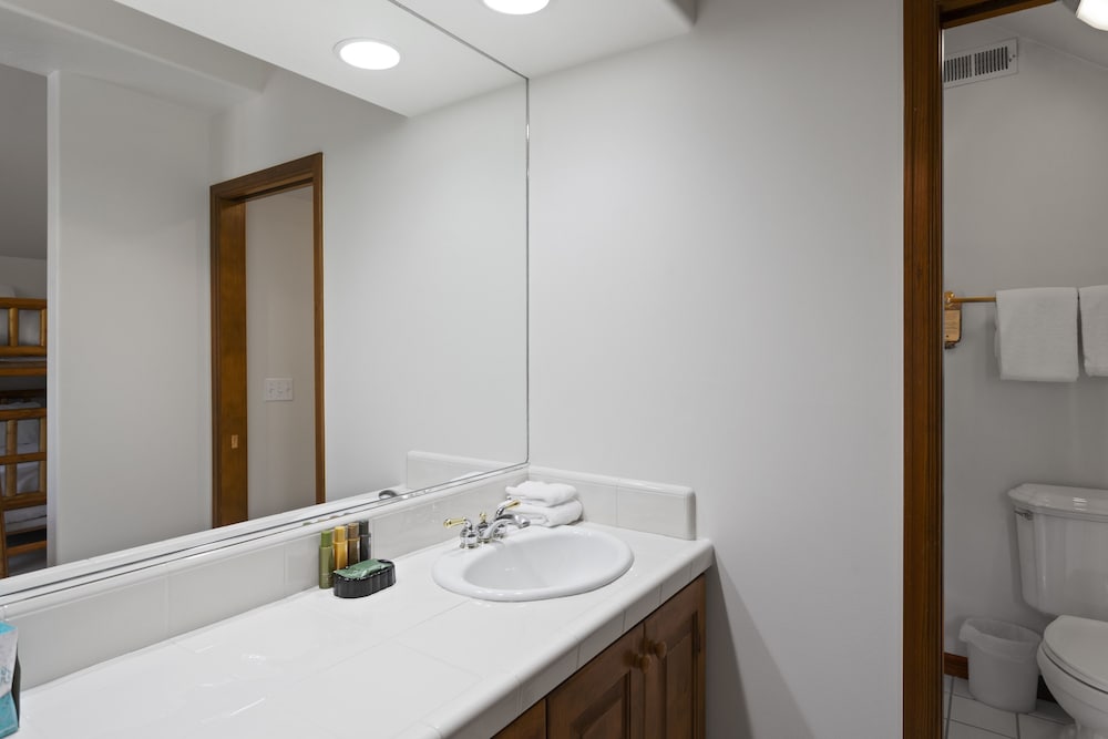 Deer Lake Village at Deer Valley Resort - Four Bedroom Condo with Hot Tub #2478 4 Condo