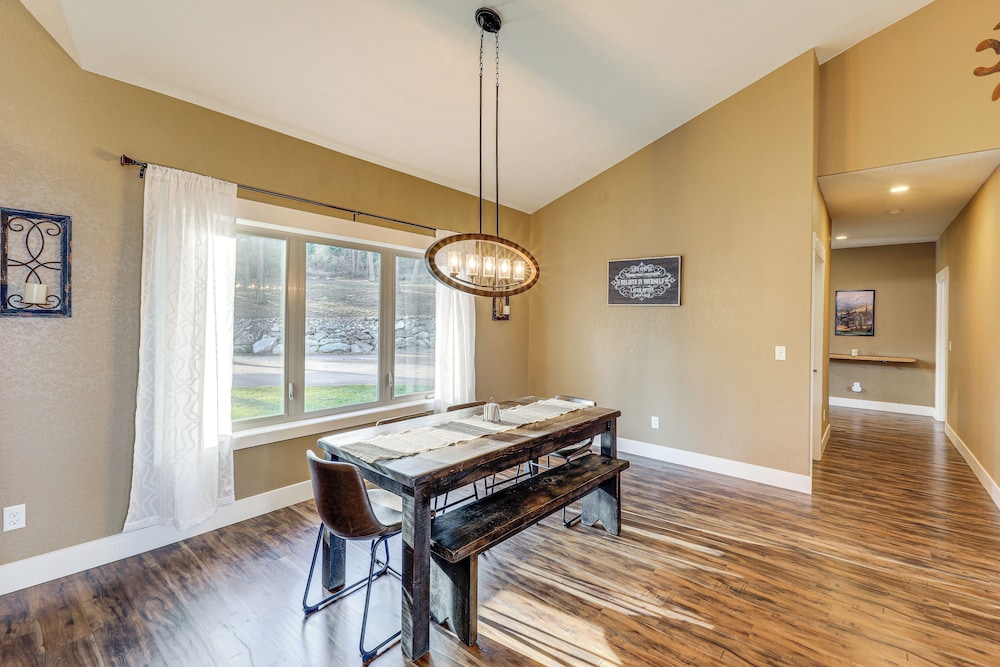 Deck + Views: Scenic Group Getaway in Lakeside!