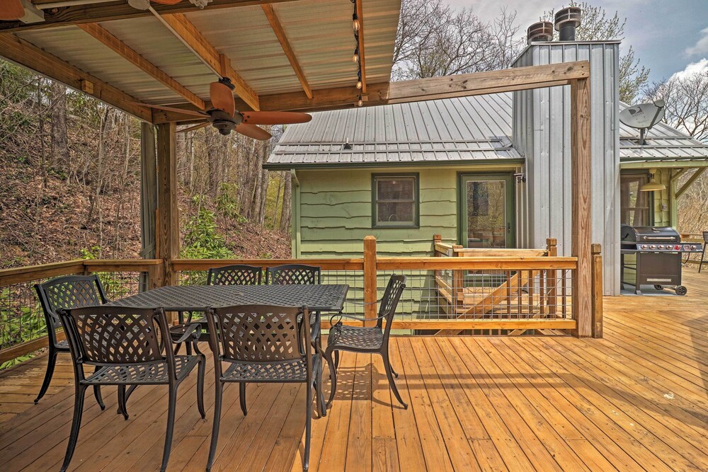 Serene 'mountain Mist' Retreat w/ Deck & Hot Tub! view 2