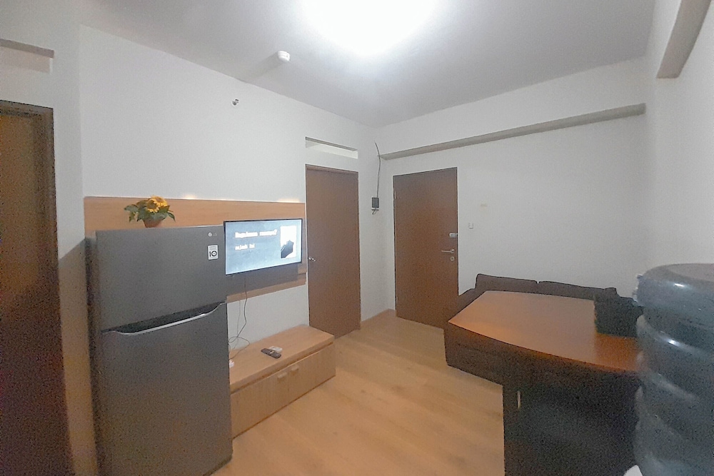 Basic Wood 2Br Apartment At Gateway Ahmad Yani Cicadas