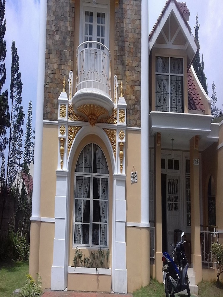 Villa Kota Bunga Sakura