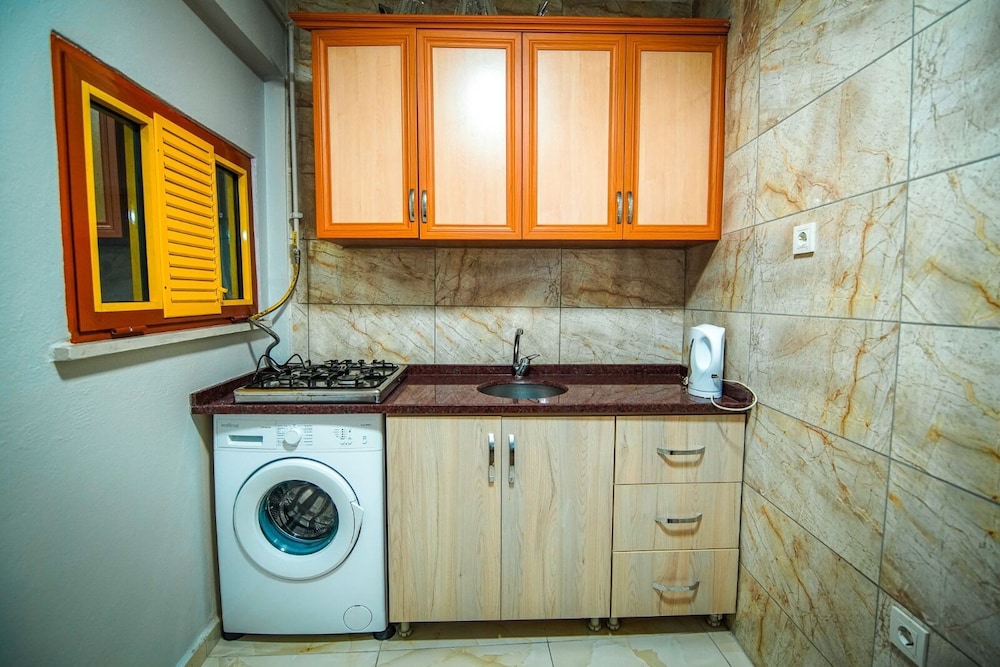 Yaghane Apartments