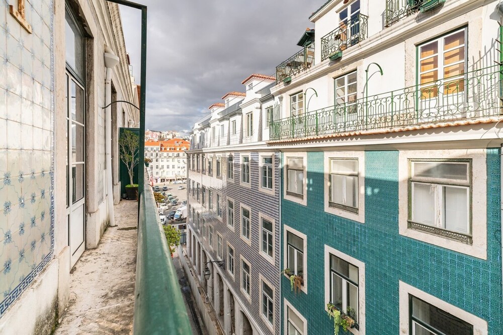 Charming 2 Bedroom Apartment Next to Praça da Figueira view 5