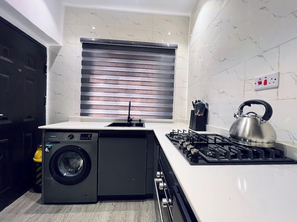 D King Suites and Apartment